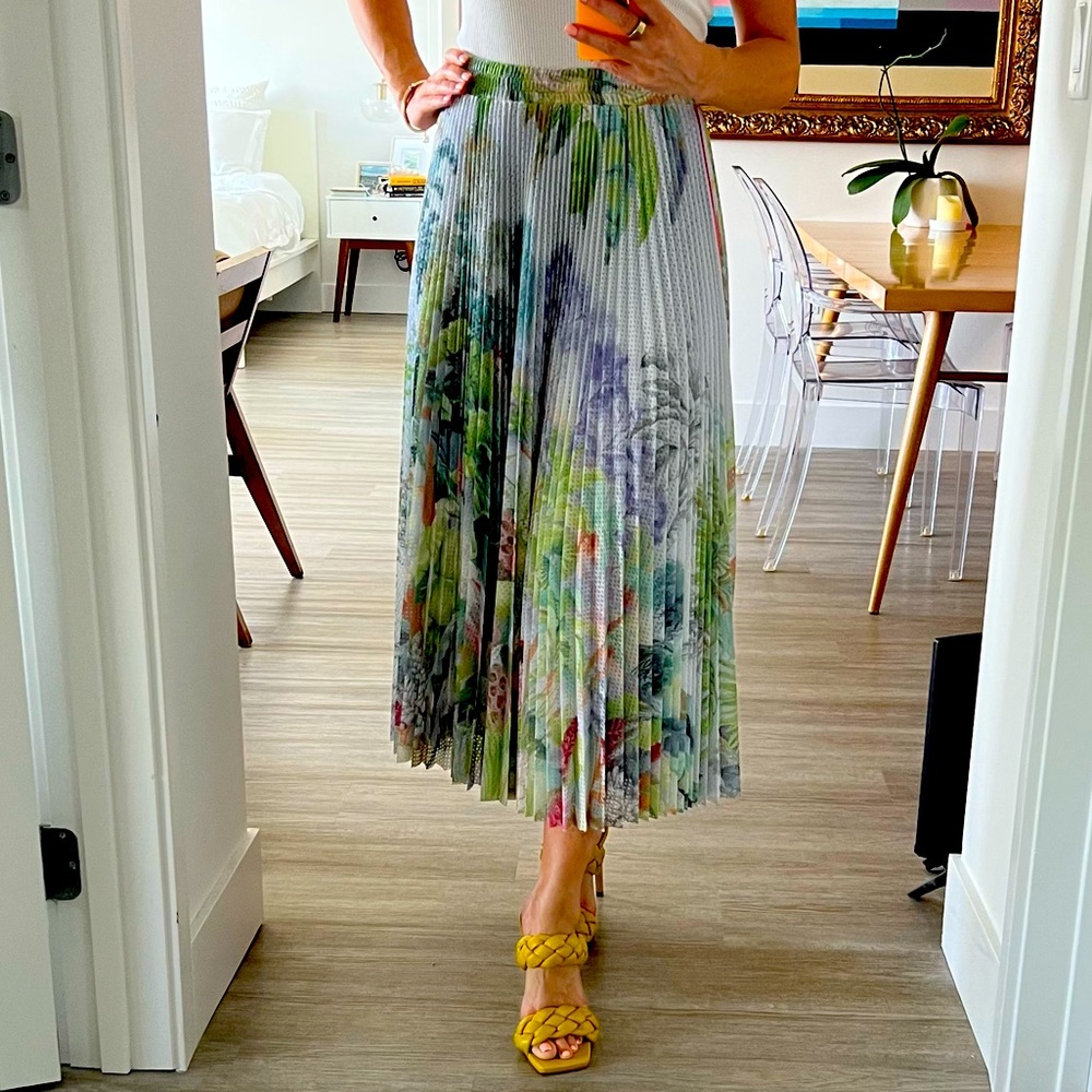 RED Valentino Spa - Pleated Skirt Floral - RARE never worn - Sz S.